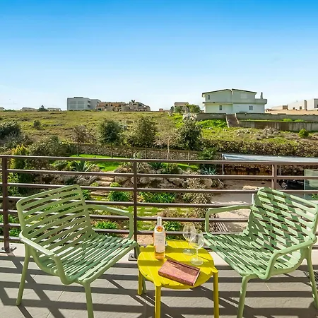 4 Bedroom Luxury - Pool, Garden & Parking - Happy Villa